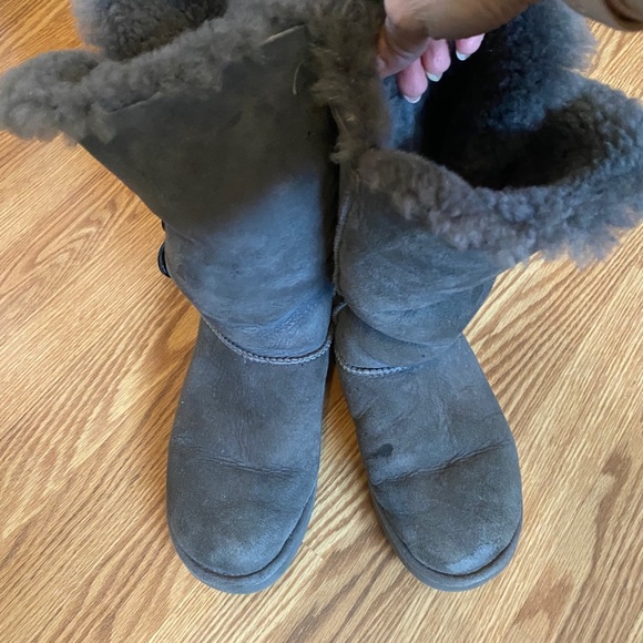 EUC Ugg Bailey Button Triplet boots in grey - Picture 5 of 11